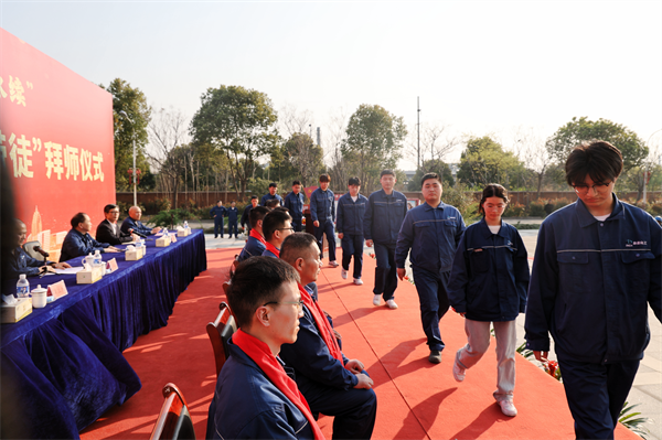 043A7935(1).png